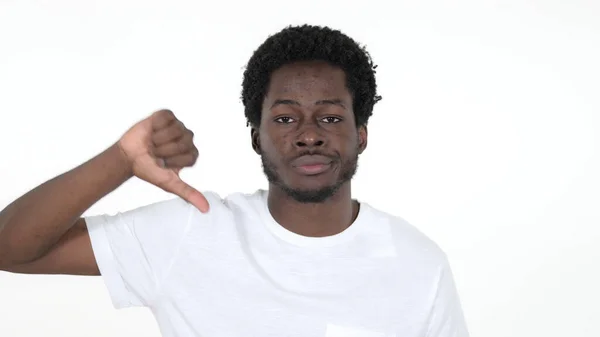 Casual African Man Gesturing Thumbs Down Απομονωμένα σε λευκό φόντο — Φωτογραφία Αρχείου