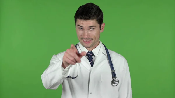 Young Doctor Pointing at Camera, Chroma Key — стокове фото