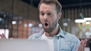 Şok Genç Adam İstenmeyen Sonuçlar üzgün