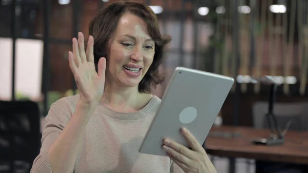 Cheerful Old Woman Doing Video Chat on Tablet — Stock Photo, Image