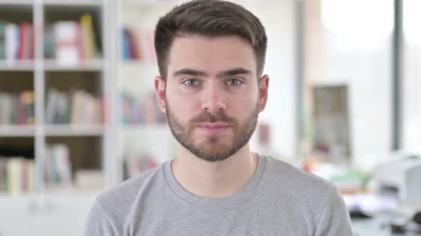 Portrait of Angry Young Man Shouting, Screaming — Stock Video