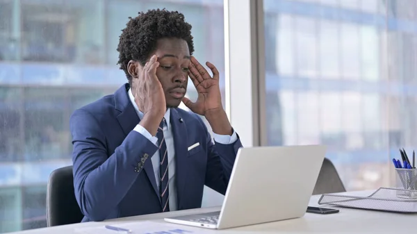 Focused African American Businessman having Headache while working — Stock Photo, Image