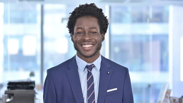 Cheerful African American Businessman Smiling at Camera — Stock Photo, Image