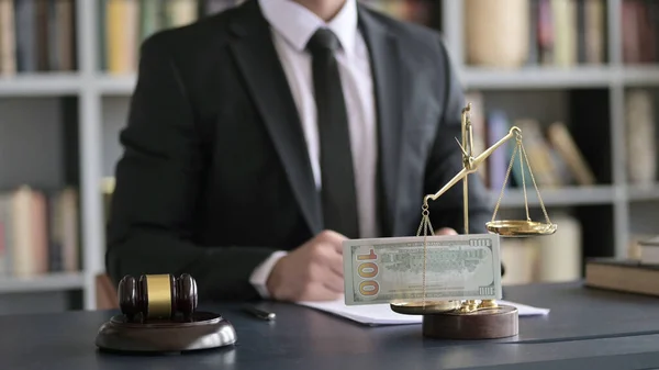 Scale holding Money with Gravel on Court Desk — Stock Photo, Image