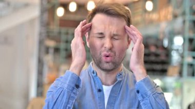 Stresli Sıradan Adam 'ın Baş Ağrısı Portresi