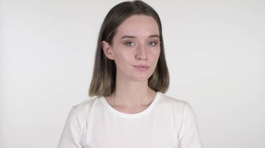 Beyaz Arkaplanda Kafasını Sallayan Genç Kadın Reddediyor