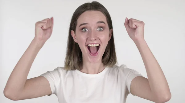 Mujer joven celebrando el éxito aislado sobre fondo blanco — Foto de Stock