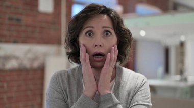 Güzel Yaşlı Kadın 'ın Portresi Haberlerle Şok Oldu