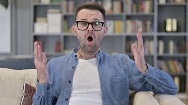 Başarısızlığa Tepki Veren Genç Adam