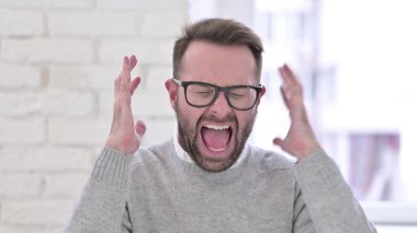 Yaratıcı Adam Bağırıyor 'un Çığlık Atan Portresi