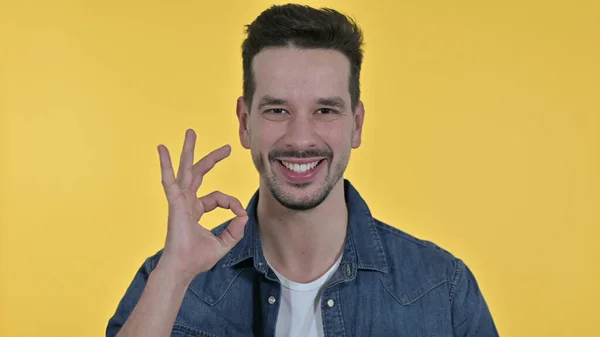 Cheerful Young Man doing OK Sign, Yellow Background — 스톡 사진