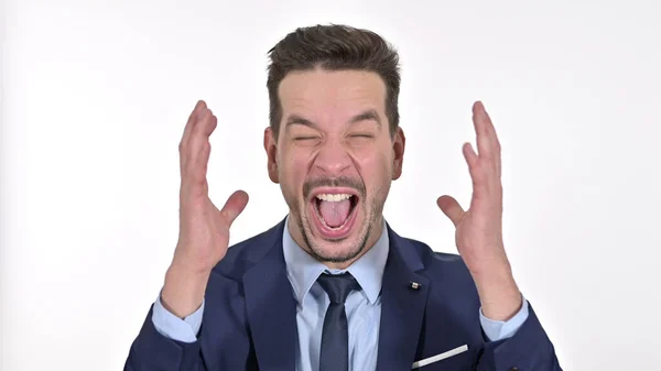 Irritado jovem empresário gritando, fundo branco — Fotografia de Stock