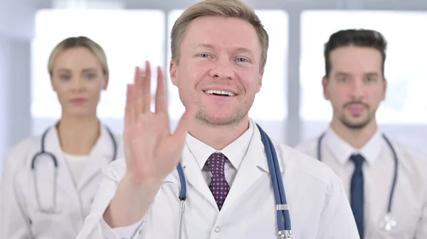 Equipo Alegre de Médicos haciendo Video Chat — Foto de Stock