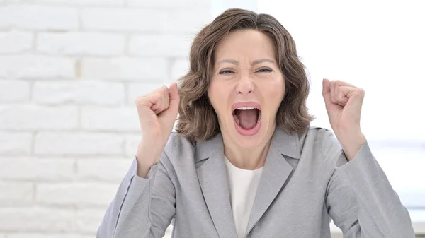 Frustrated Old Woman Screaming Loud, Anger — Stock Photo, Image