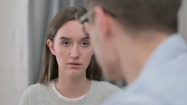 Close up of Upset Young Couple having Conversation — Stock Photo, Image