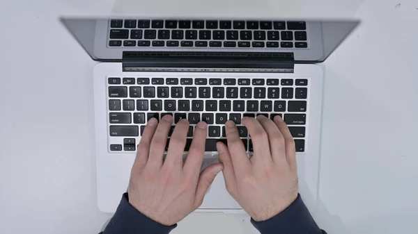 Top View of Hands Typing on Laptop — Stock Photo, Image