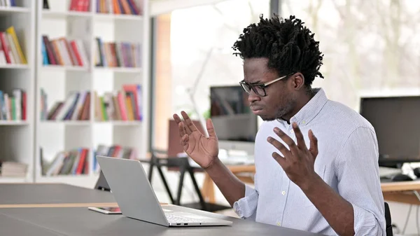 African Man having Loss on Laptop — Stock fotografie