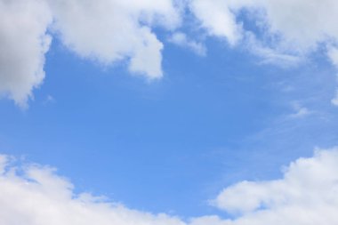 Mavi gökyüzü arka plan beyaz bulutlar closeup ile