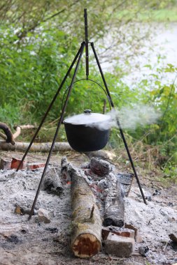 Yaz aylarında kazan içinde yemek yemek