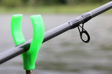 Karbon çubuk besleyici kordon yakın çekim ile Besleyici balıkçılık için