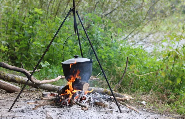 Kazan tehlikede yaz aylarında yemek yemek