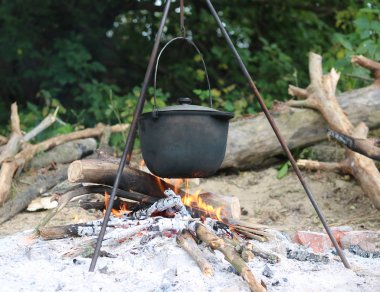 Kazan tehlikede yaz aylarında yemek yemek