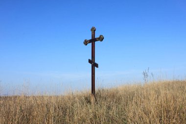 Hristiyan çarmıhta mavi gökyüzü arka plan