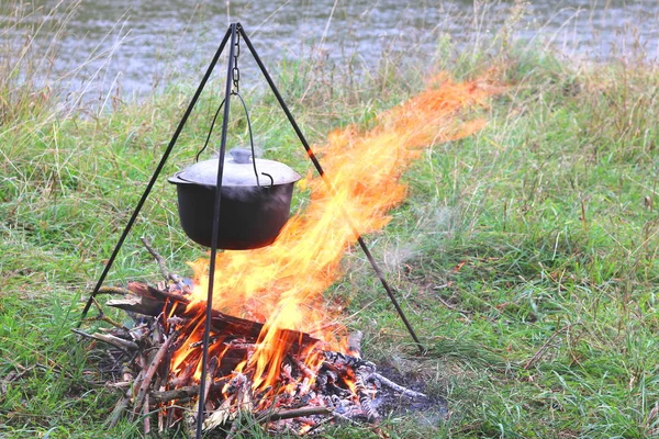 Cozinhar Deliciosa Comida Saborosa Livre Chamas Verão Bom Tempo Com — Fotografia de Stock