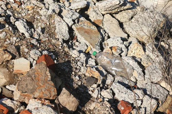 Resíduos Construção Com Elementos Várias Estruturas Antigas Desmanteladas Destruídas Aterros — Fotografia de Stock