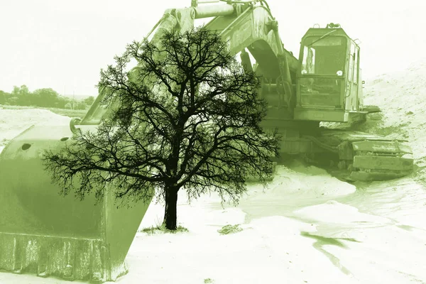 挖掘机和树木作为破坏象征的抽象形象 — 图库照片