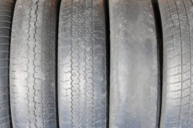 kel eski araba lastik yakın çekim yıpranmış
