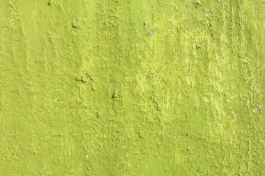 Pürüzlü yüzeyi olan eski sarı boyalı, eski pürüzlü yüzeyde çizgiler ve pürüzlü sarı boya dokusu olan güzel, klasik bir arka plan.