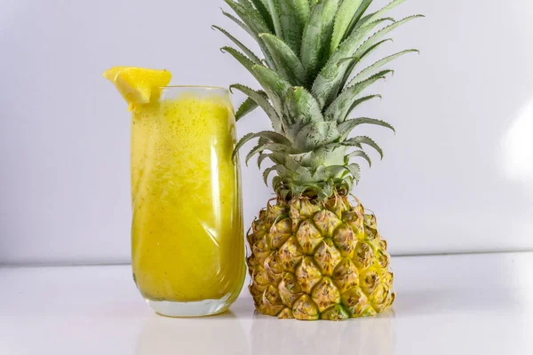 Pineapple juice and pineapple for health — Stock Photo, Image