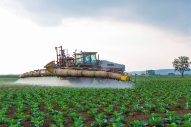 ot öldürülmesi ile traktör