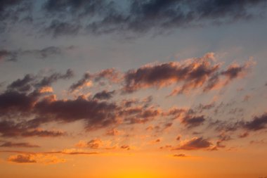 akşam renkli bulutlar