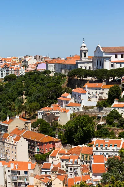 Lizbon çatılar üzerinden görüntülemek