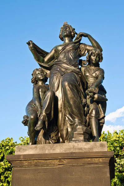 Old bronce monument in Dresden — 图库照片