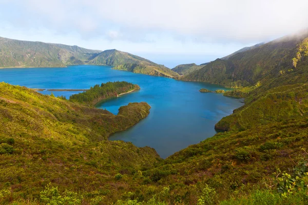 Volkan Gölü 'nden uzak dur.