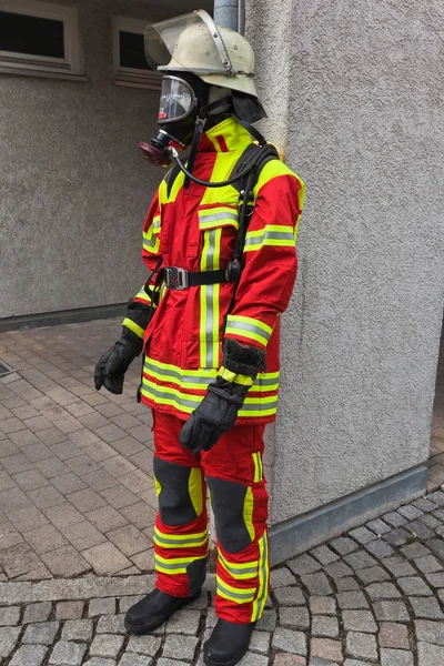 Защитная одежда пожарной команды — стоковое фото