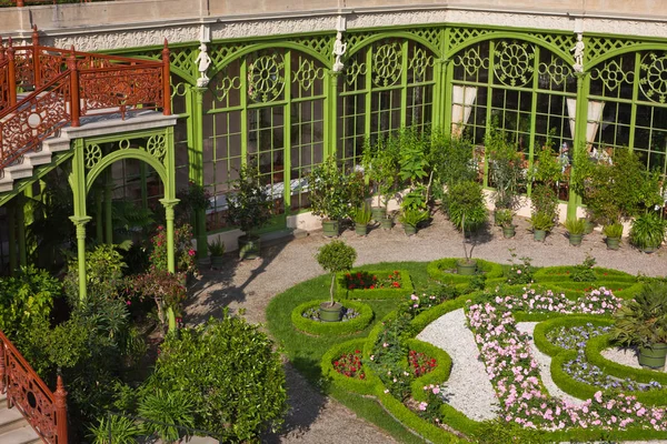 Giardino ornamentale presso il castello Schwerin — Foto Stock