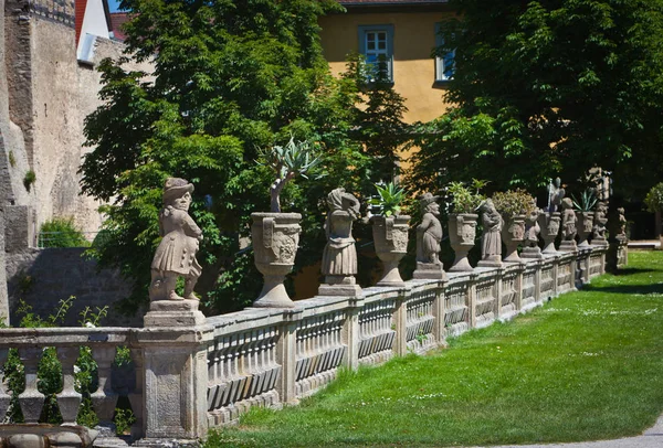 Renaissance garden wall in a park — Stock Photo, Image