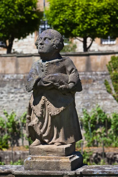 Piest stone figure on a wall — Stock Photo, Image