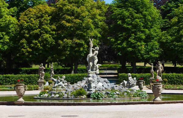 Fountain at the park of Weikersheim — Stock Photo, Image