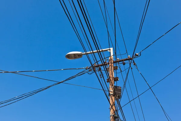 güç şerit ile sokak lambası