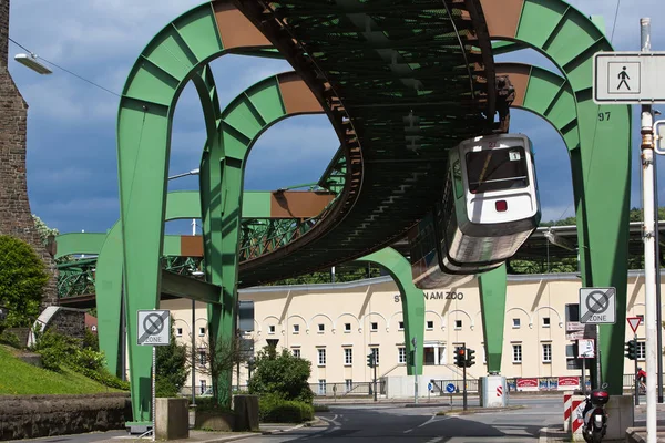 Transporte monorriel en Wuppertal — Foto de Stock