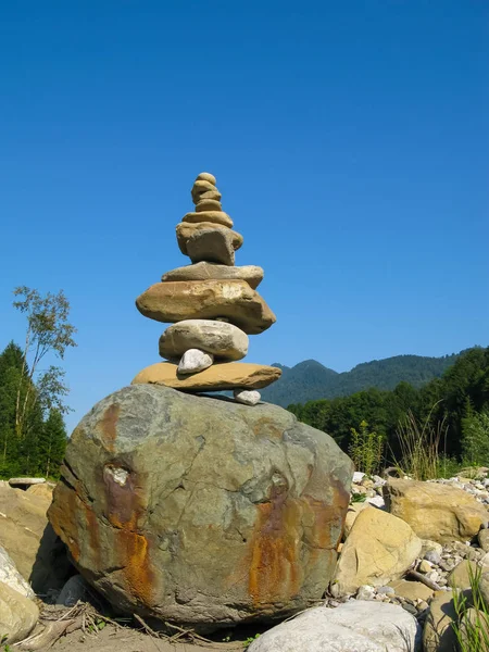 Stupa birçok taş — Stok fotoğraf