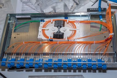 cam fiber kablolar bağlı olsun