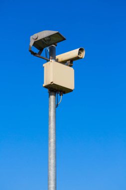 survailance kamera ve mavi gökyüzü