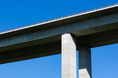 Almanya 'daki Aichtal viyadük inşaatının ayrıntıları ve sütunları