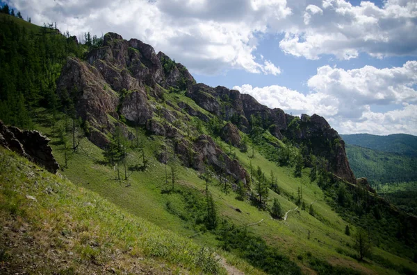  Khakassia güzel kayalarda